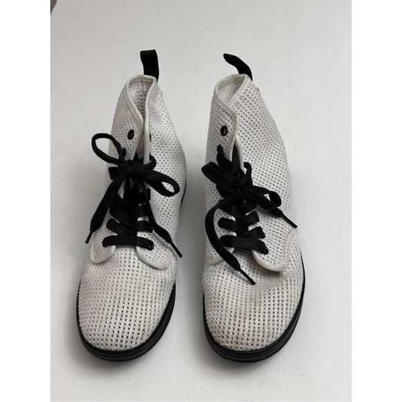 Dr Martens Shoreditch Boots - Picture 1 of 6